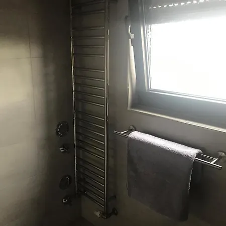 Fuer Pendler Und Monteure Oder Zum Erholen Appartement *